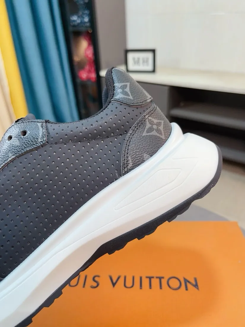 Men's shoes💰458🌸🌸【LV】Louis Vuitton🔍Top Purchasing Agency🇮🇹 Lu Street Fashion God's new sports shoes are coming and are on sale at the counter simultaneously. Original factory configuration, original cowhide fabric imported from Italy, high-quality embossed splicing complex process, sports fashionista, imported water-dyed sheepskin lining, sole: Wang Yuan factory specializes in original sole super comfortable, original factory follow-up goods 🔍🔍High quality, you can enter and leave the counter at will, welcome to compare and synchronize with the counter, code number 38-44, 45 customized